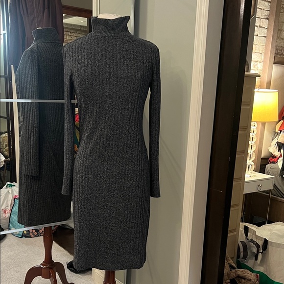 ****LIKE NEW*** ATHLETA‎ Rendezvous Sweater Dress, NWOT, Medium, Charcoal Grey - Picture 4 of 8